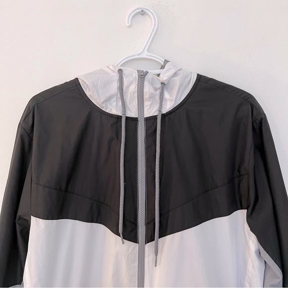 Men Zip-Up Windbreaker with laces - Picture 3 of 6